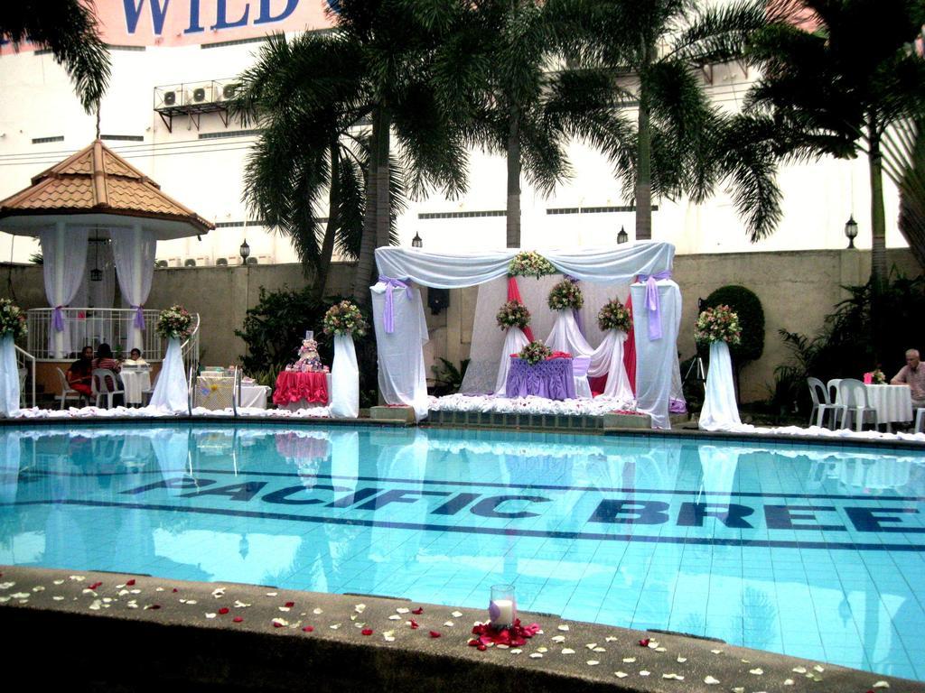 Pacific Breeze And Hotel Angeles