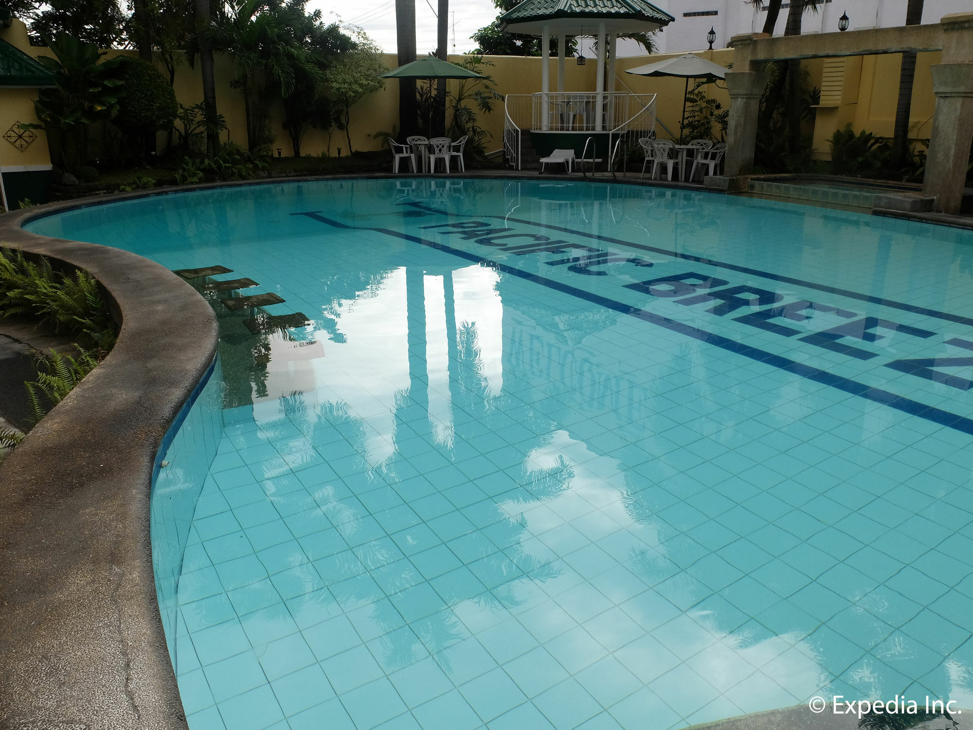 Pacific Breeze And Hotel
